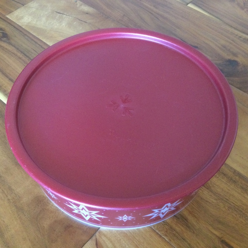 ✔️ Like New Tupperware Holiday One Touch Keeper Container - Picture 2 of 5